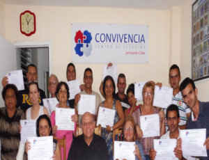 Graduados-y-animadores-del-Curso-Vivimos-en-sociedad-del-Centro-de-Estudios-Convivencia