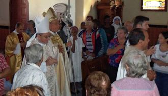 El obispo de Pinar del Río Mons. Jorge Enrique Serpa y a la izq. Mons. Manuel H. de Céspedes, obispo de Matanzas