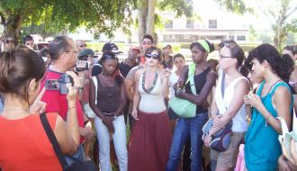 Estudiantes durante huelga en el Instituto Superior de Arte en 2009