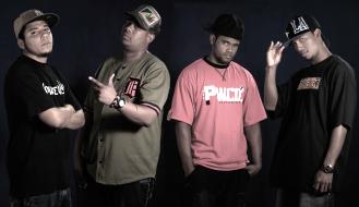 Integrantes del grupo de rap La Invaxion. De izquierda a derecha: Yusniel Alonso, William Chávez, Erick Cepero y Reinier Morejón.